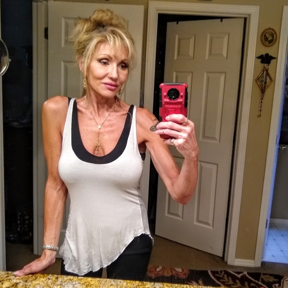 White fitted tank